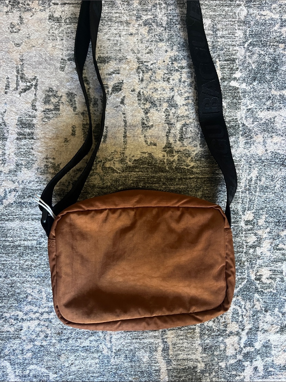 BAGGU Brown Crossbody Messenger Bag with Black Branded Strap - Picture 4 of 5